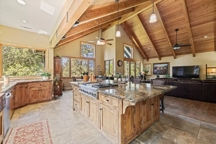 3500 Magpie LN, Camino, CA 95709
