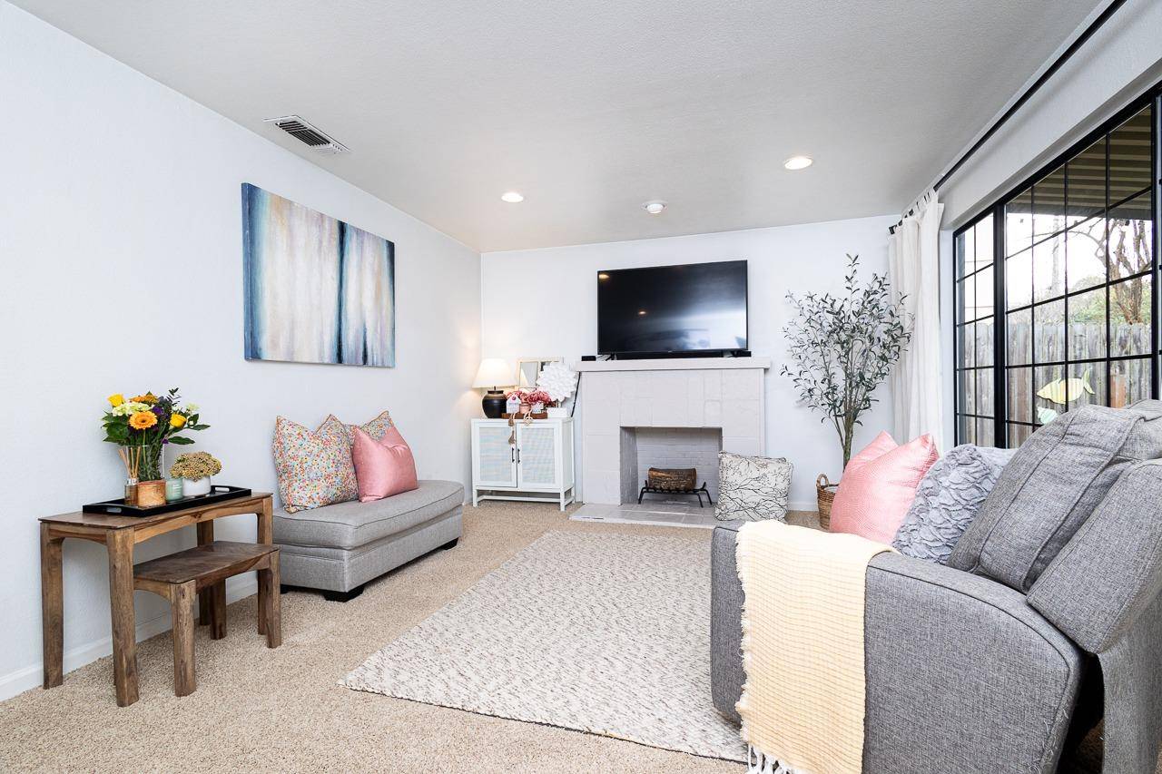Fair Oaks, CA 95628,5061 Dewey DR