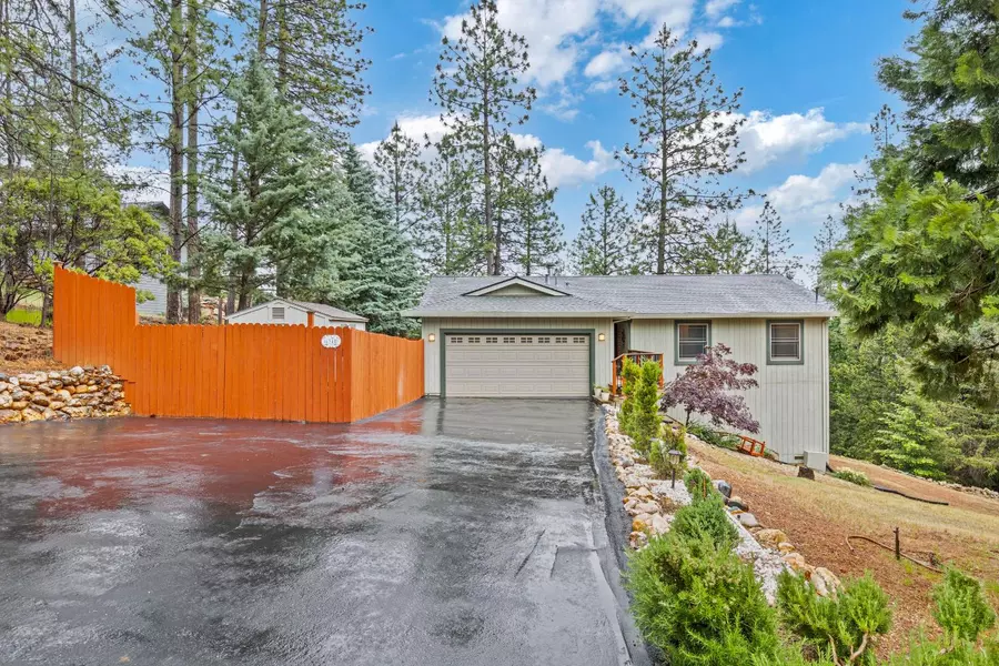 6345 Green Leaf LN, Foresthill, CA 95631