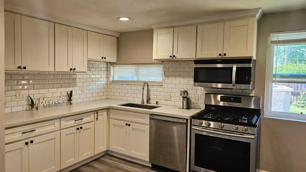 4725 PARKER AVE, Sacramento, CA 95820