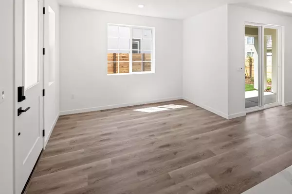 Sacramento, CA 95823,8636 Starburst WAY