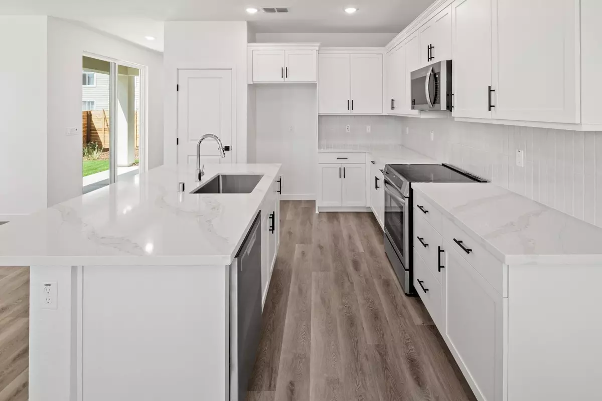 Sacramento, CA 95823,8636 Starburst WAY