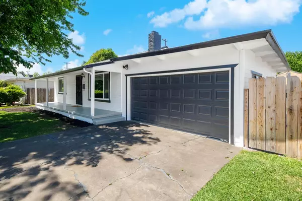 3037 W Monterey AVE,  Stockton,  CA 95204