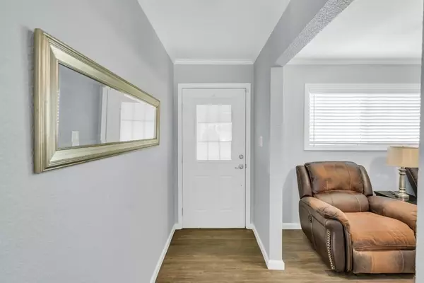 Sacramento, CA 95823,4514 Cedarwood WAY