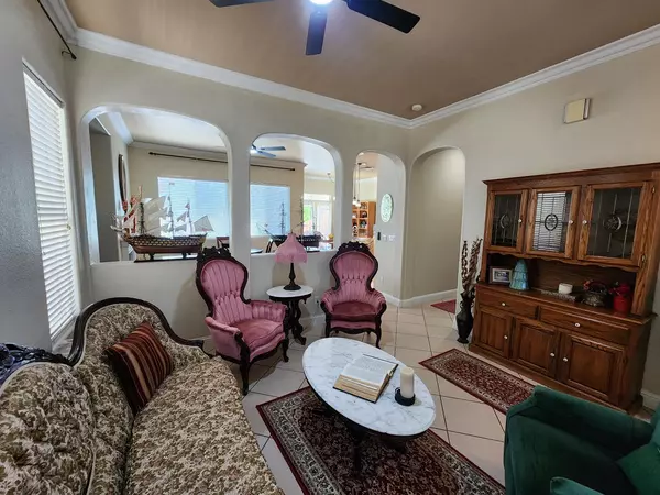 Newman, CA 95360,734 Bunting LN