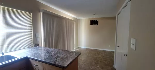 Sacramento, CA 95826,8732 Woodman WAY #C