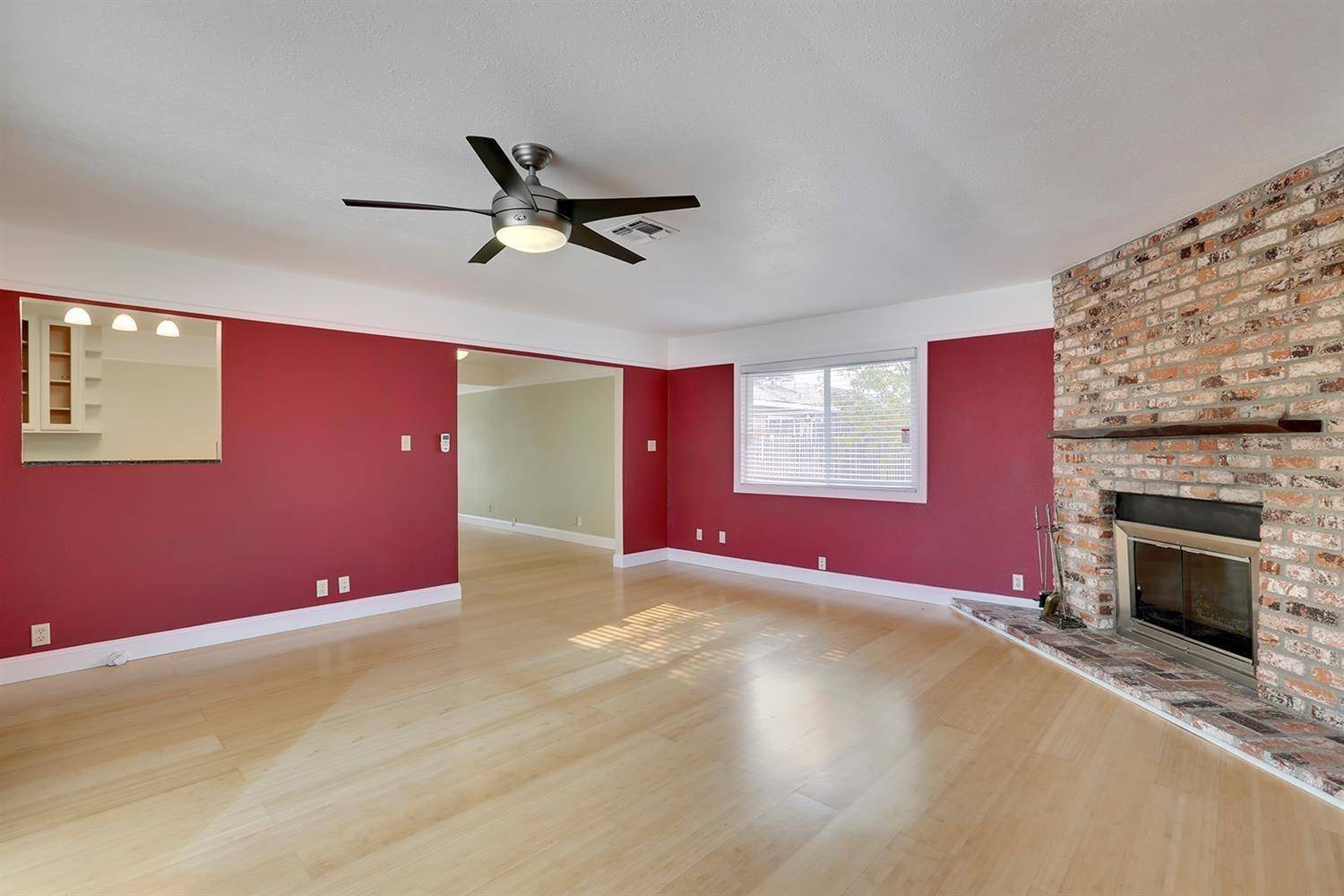 Sacramento, CA 95828,6916 Farmington WAY