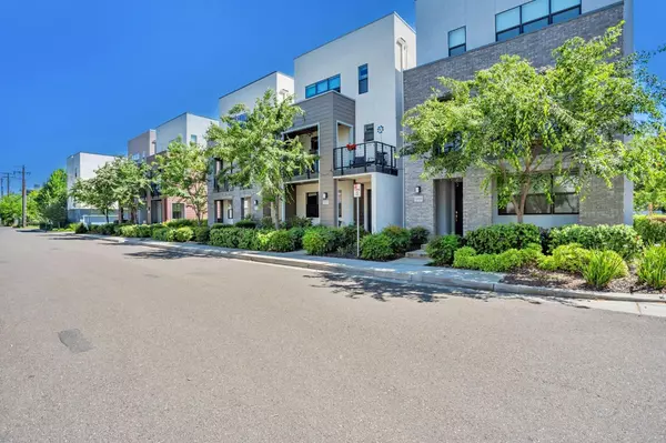 Sacramento, CA 95814,1010 Mint Chip LN
