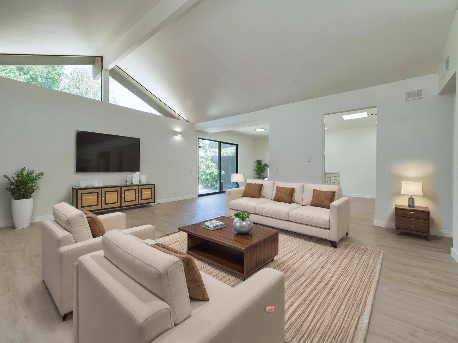 14 Blue Heron CT, Sacramento, CA 95833