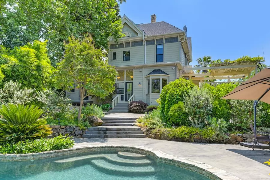 225 Aeolia DR, Auburn, CA 95603