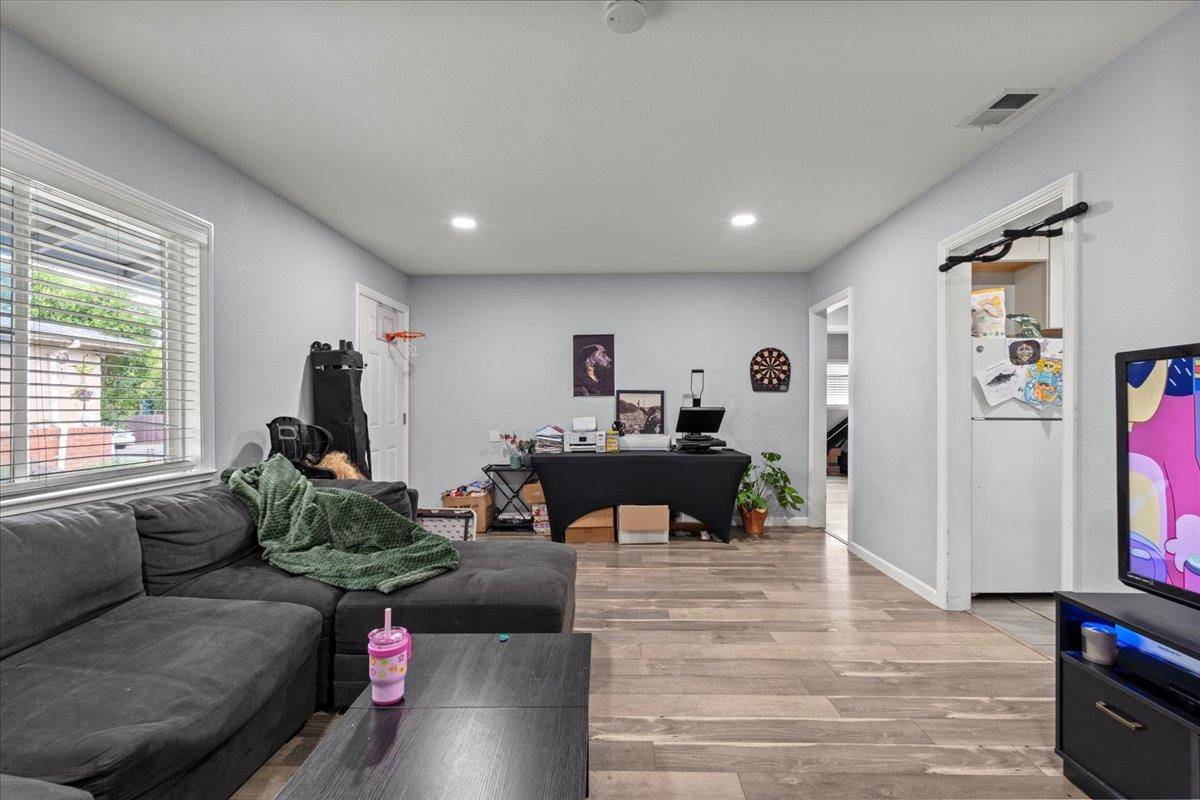 Sacramento, CA 95815,164 Santiago AVE