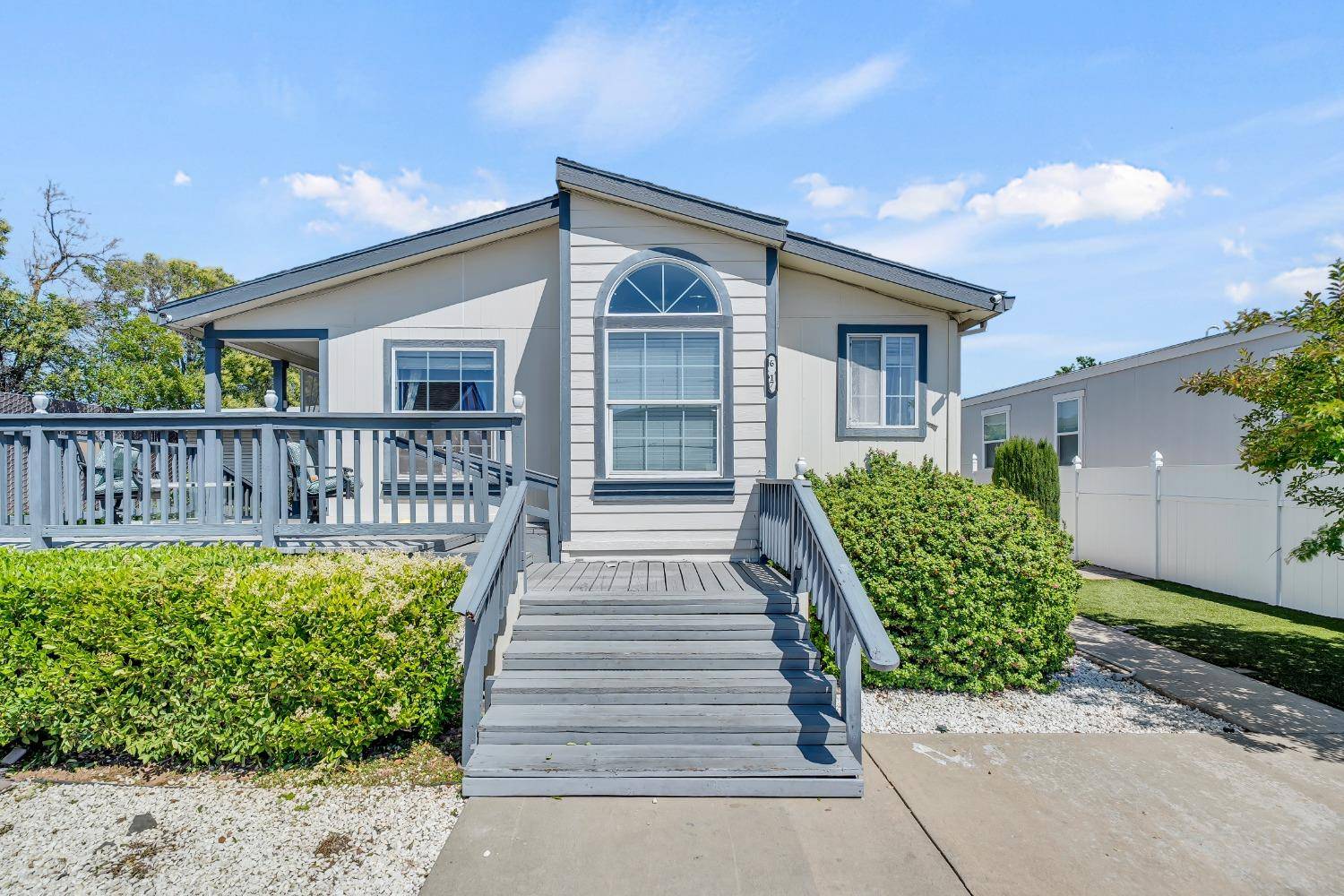 Sacramento, CA 95828,6417 Capital CIR #9