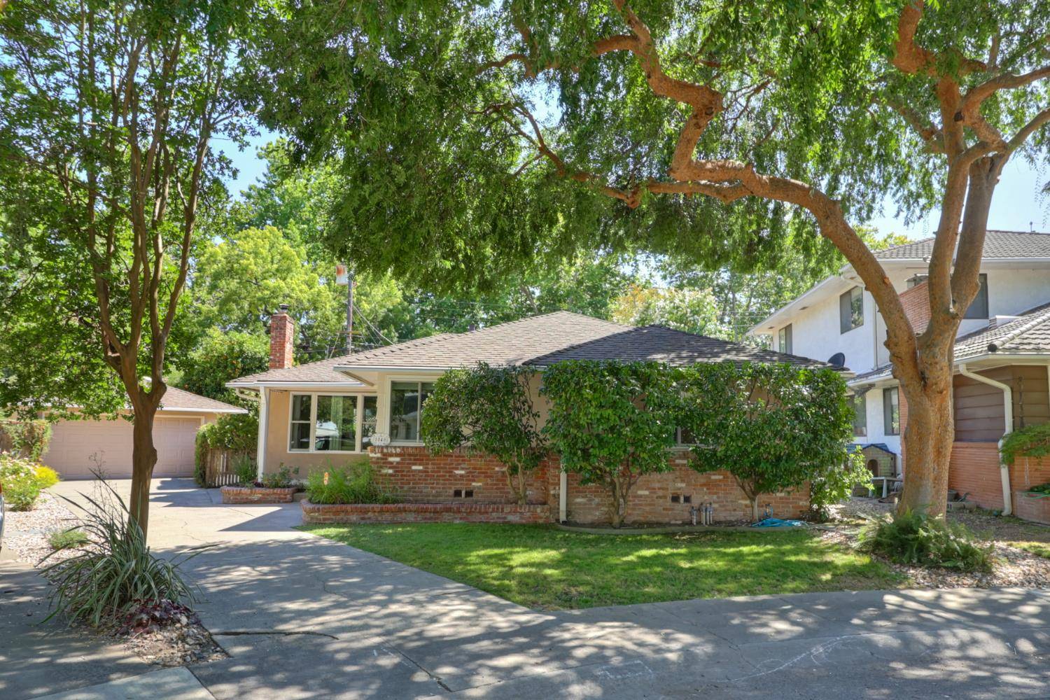1040 9th AVE, Sacramento, CA 95818