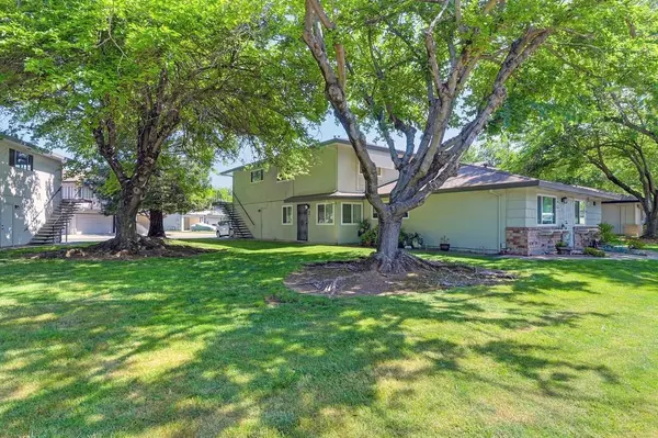 Roseville, CA 95678,240 Breuner DR #4