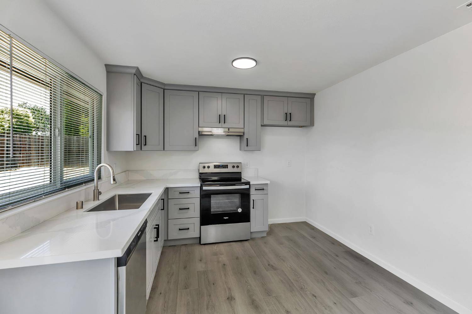 Sacramento, CA 95823,7804 Deer Creek DR