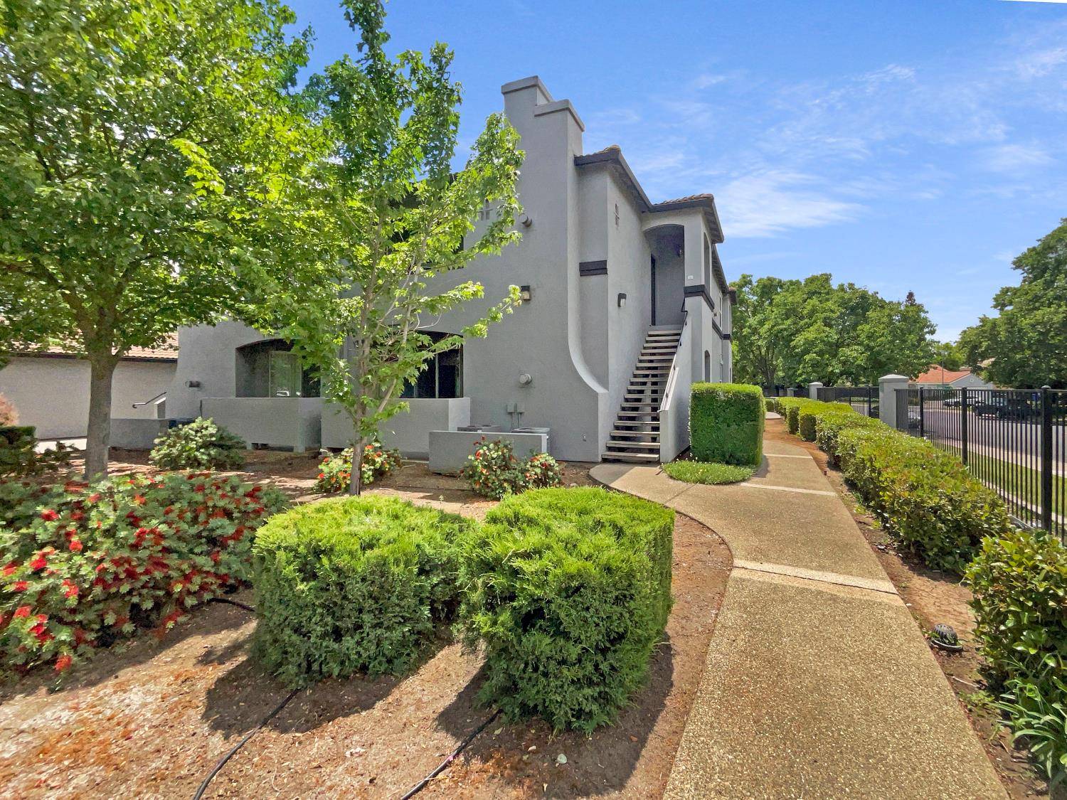 5201 Laguna Oaks DR #5, Elk Grove, CA 95758