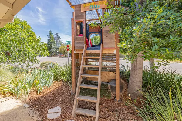 Davis, CA 95616,907 Villanova DR