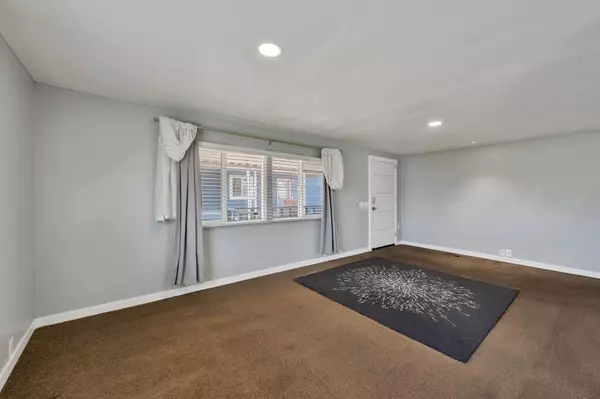 Sacramento, CA 95838,152 Village CIR #152