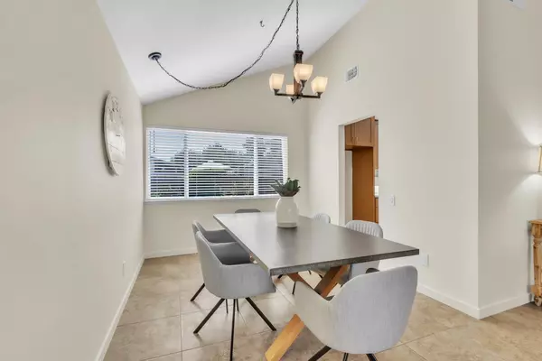 Sacramento, CA 95826,9212 Falkland WAY