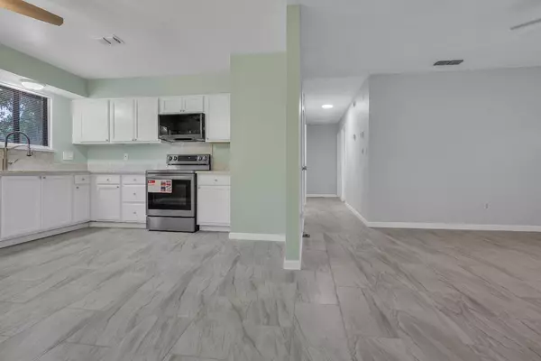 Galt, CA 95632,909 Meadowview DR