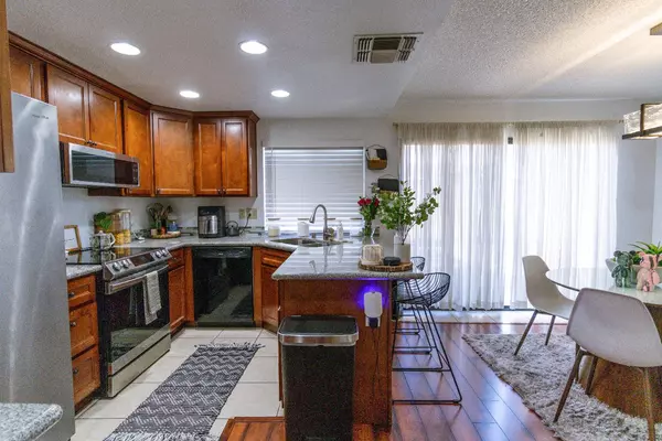 Sacramento, CA 95833,8 Tide CT