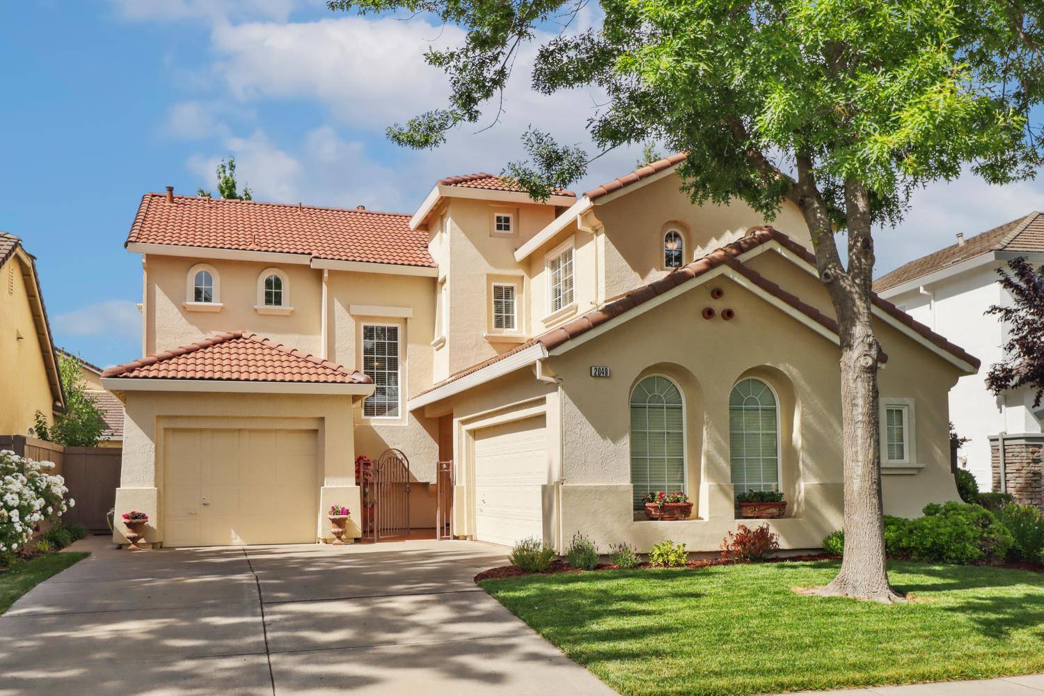 2049 Riggs AVE, Sacramento, CA 95835
