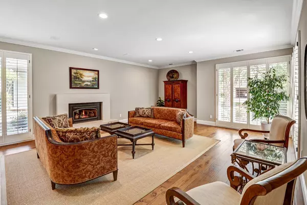 Gold River, CA 95670,11464 Huntington Village LN