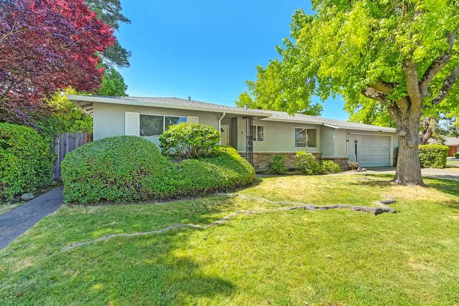 2 Springbrook CIR, Sacramento, CA 95831