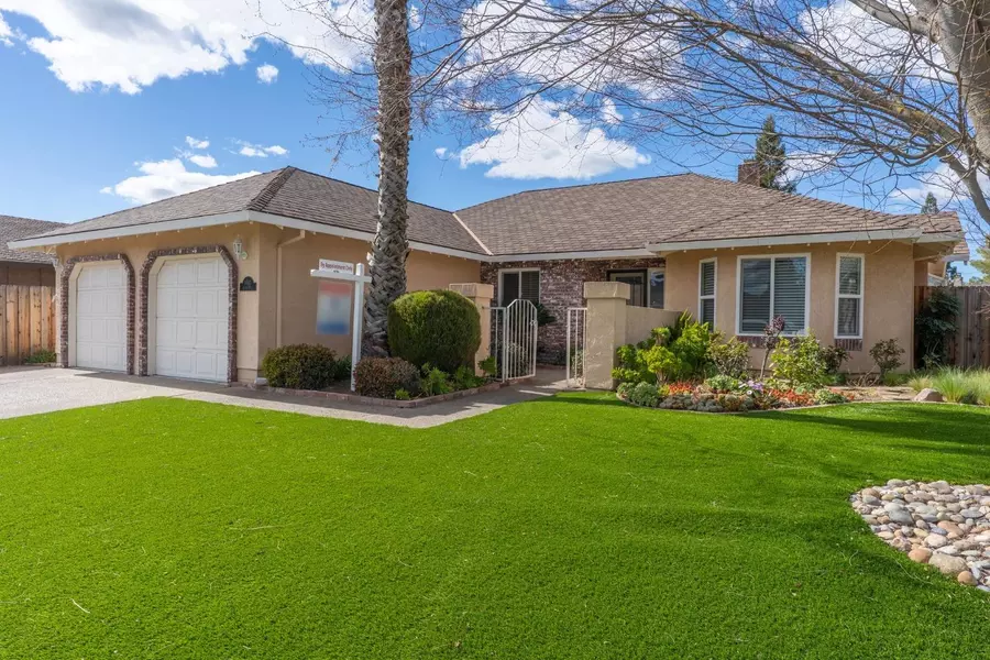 1047 Miwok DR, Lodi, CA 95240