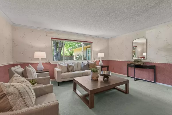 Carmichael, CA 95608,6400 Scenic Oak CT