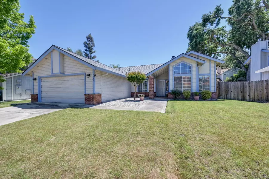 7827 River Estates DR, Sacramento, CA 95831