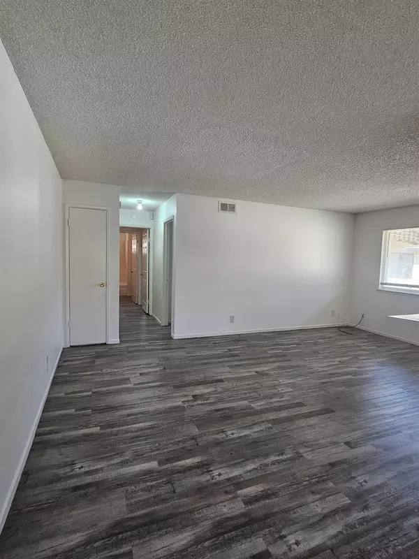 Sacramento, CA 95823,41 La Fresa Court #4