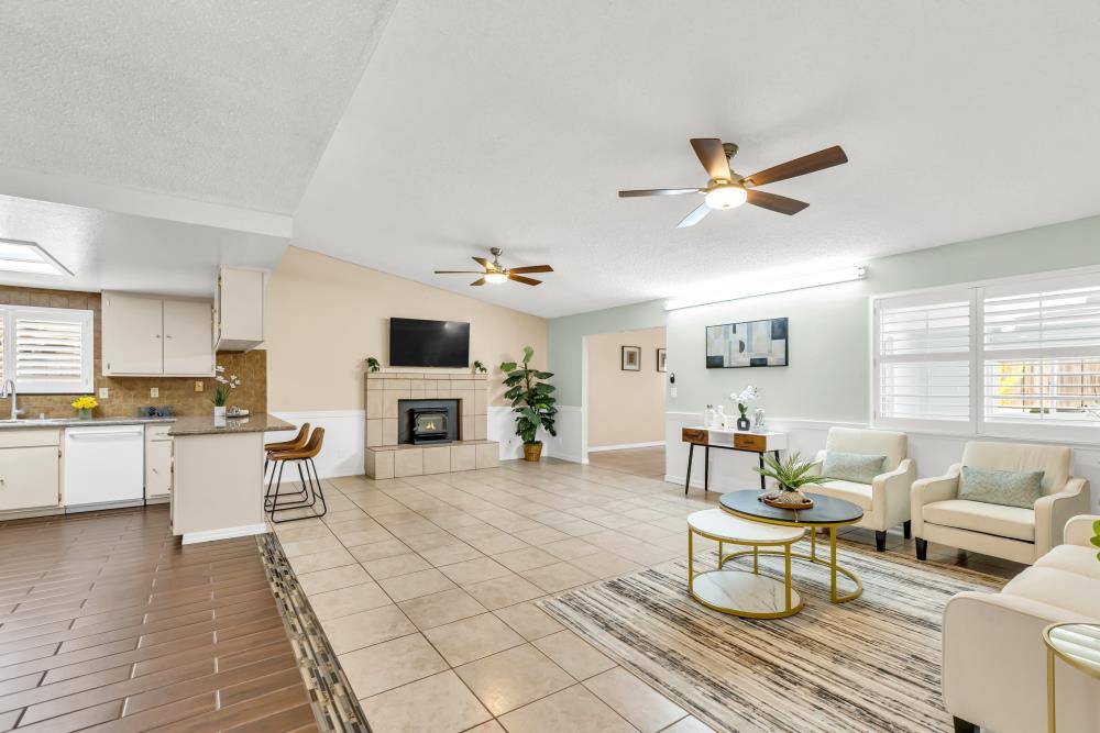 Sacramento, CA 95828,7661 DYER CT