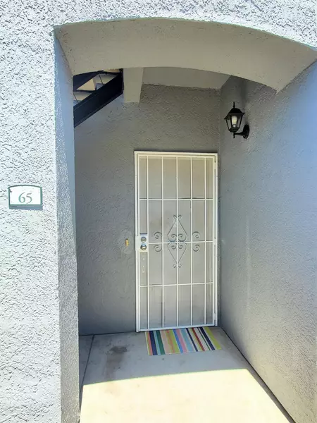 5201 Laguna Oaks Dr #65, Elk Grove, CA 95758