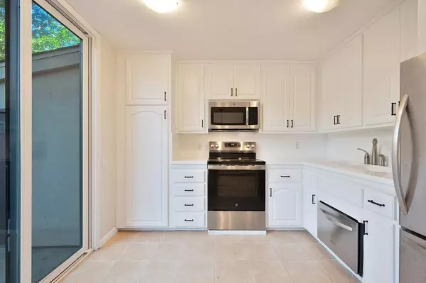 Sacramento, CA 95825,712 Woodside Lane East #1