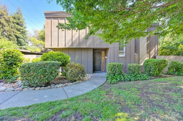 Sacramento, CA 95825,712 Woodside Lane East #1