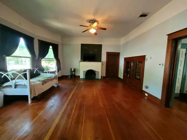 Merced, CA 95340,1948 K ST