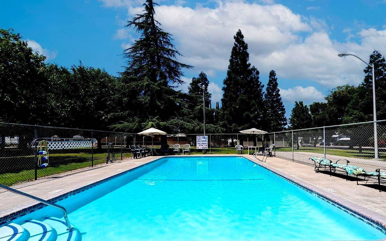 3037 Holiday LN, Modesto, CA 95350