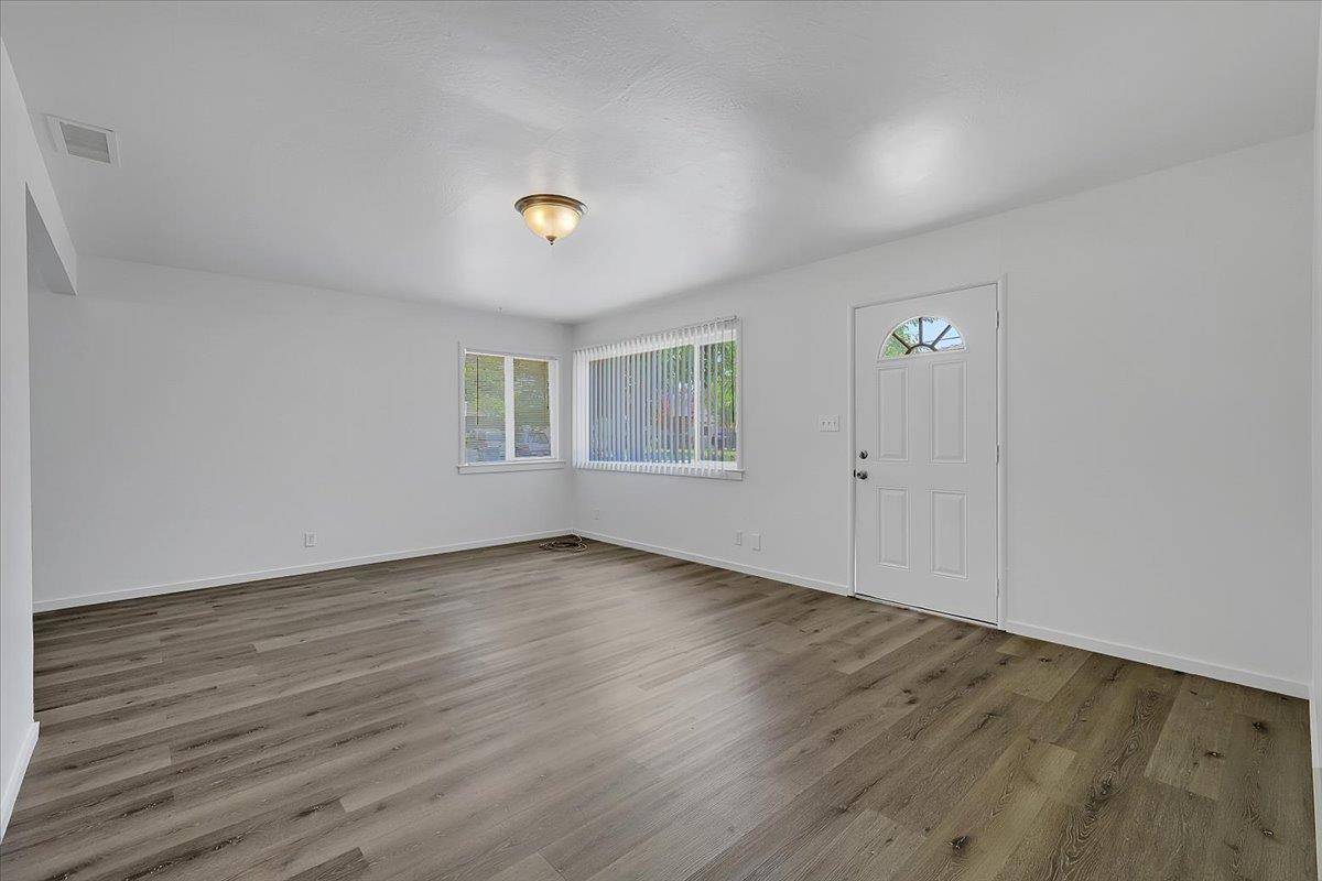Sacramento, CA 95820,5200 Nelson ST