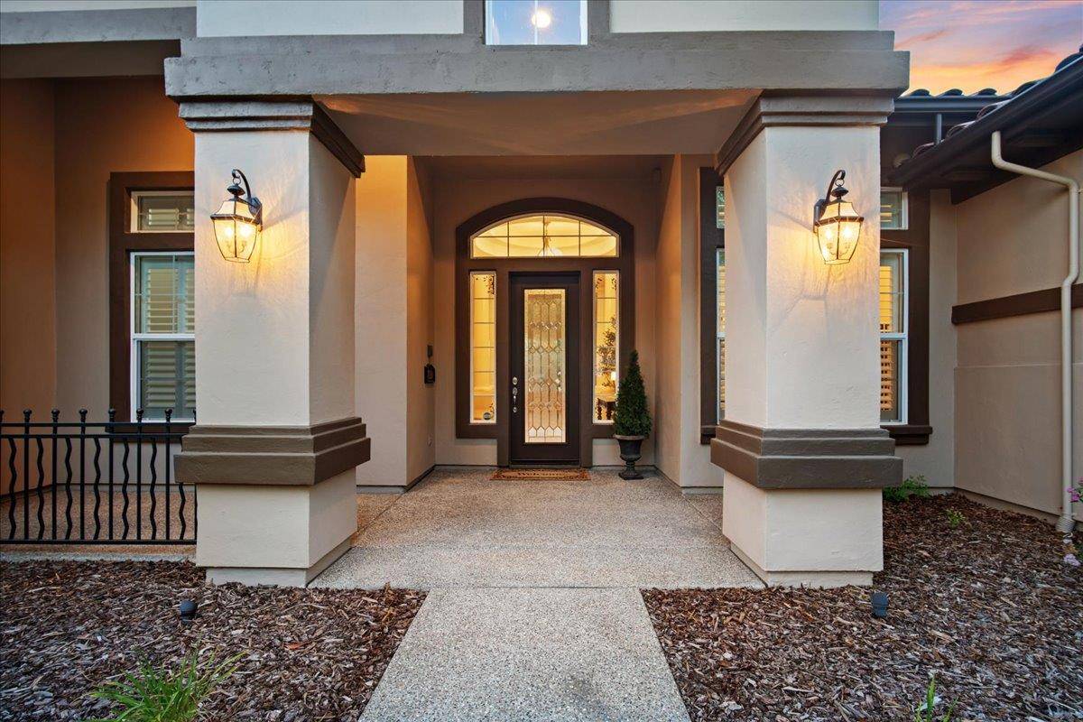 El Dorado Hills, CA 95762,7084 Agora WAY