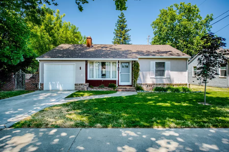 5 Casa Linda DR, Woodland, CA 95695