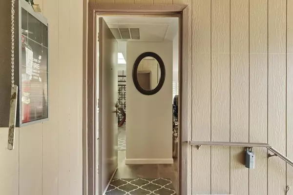 Sacramento, CA 95825,2434 Larkspur LN #290