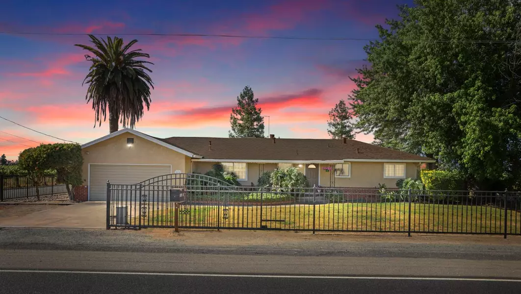 8618 E Harney LN, Lodi, CA 95240
