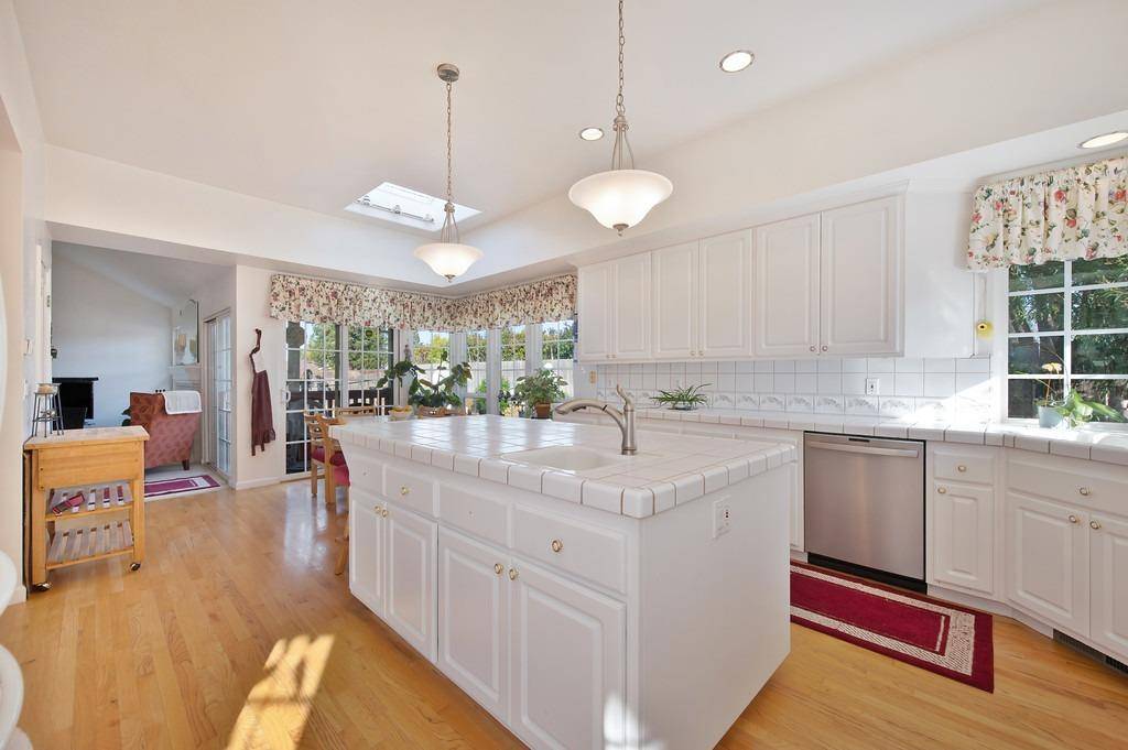 Roseville, CA 95661,1421 Champion Oaks DR