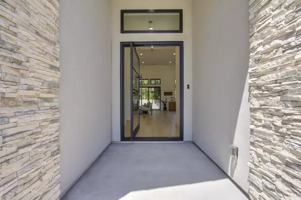 Carmichael, CA 95608,1360 Pars Oak LN
