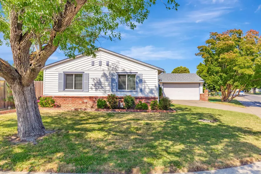 4815 L Pkwy, Sacramento, CA 95823