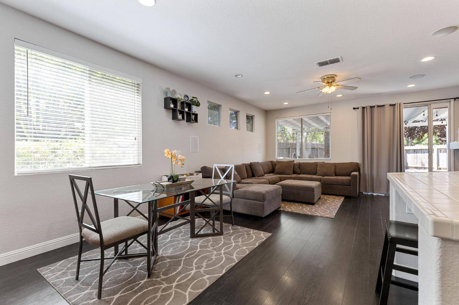 West Sacramento, CA 95691,1585 Gateway DR