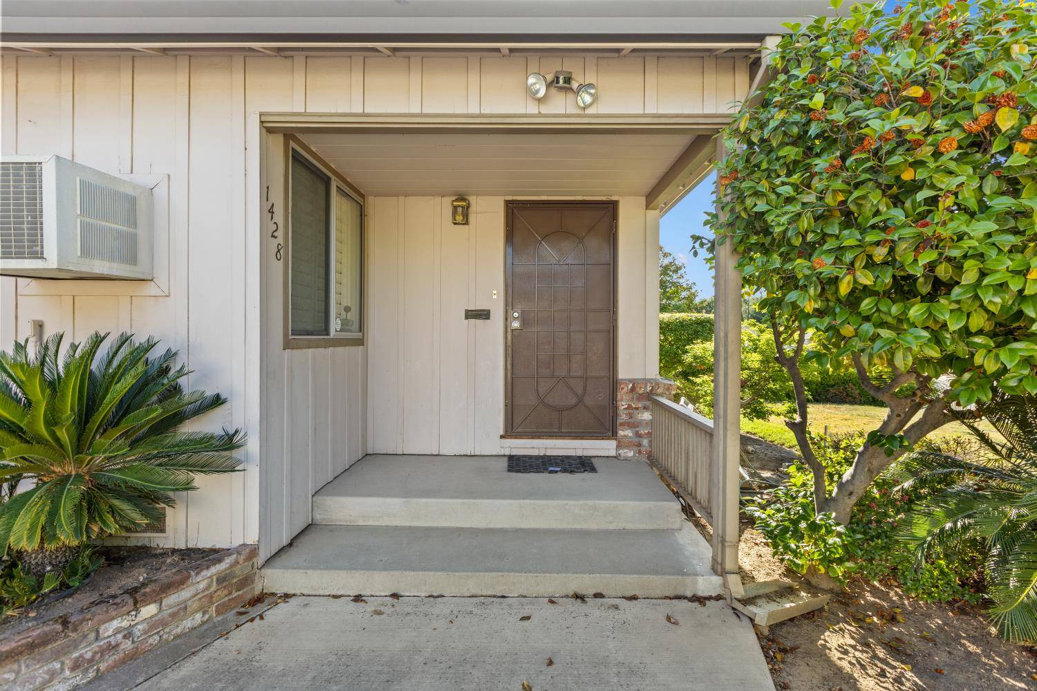 Sacramento, CA 95822,1428 Tradewinds AVE