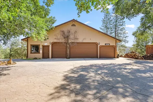 Colfax, CA 95713,1431 Peek A Boo LN