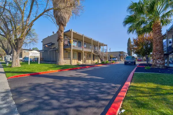 Los Banos, CA 93635,133 W I ST